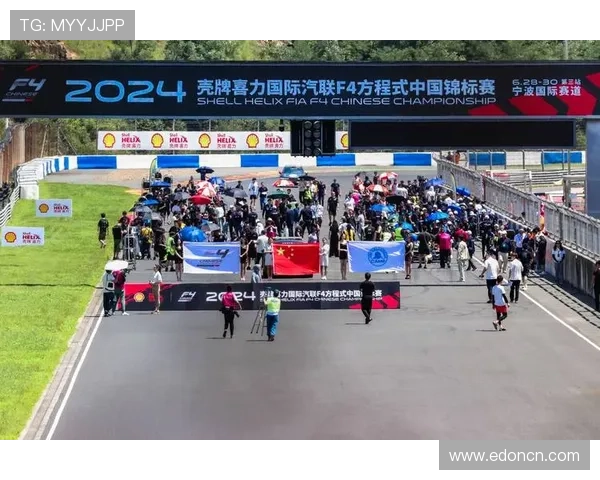 F1赛季最新动态:车队阵容变化与技术革新引领未来赛事新趋势 F1赛季最新动态:车队阵容变化与技术革新引领未来赛事新趋势