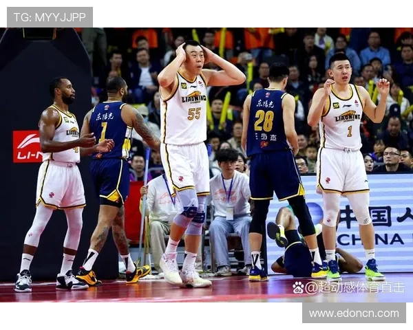 新赛季篮球联赛激战正酣，顶级球员争锋相对，精彩赛事引发全国热议