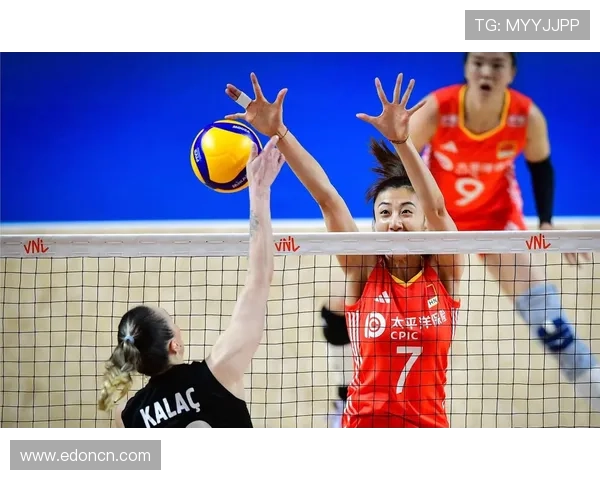 中国女排力克强敌晋级决赛 展现顽强拼搏精神全力冲击金牌