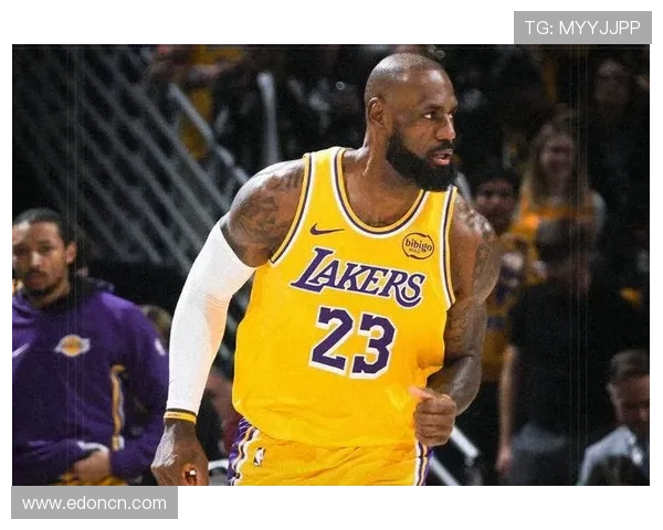 詹姆斯率湖人末节强势反扑勇士终场前命中绝杀球取胜上演震撼大战